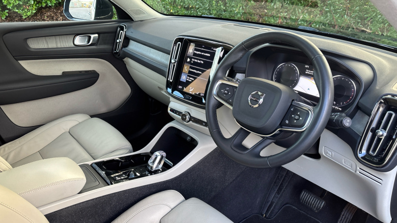 Volvo Xc40 2.0 B4P Inscription Pro 5dr Auto [7 speed] Petrol Estate